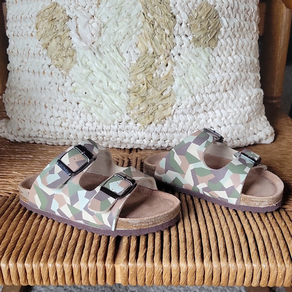NWOT, Lily & Dan camo sandals, size 7/8